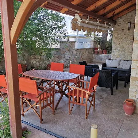 Purple_rose_apartment